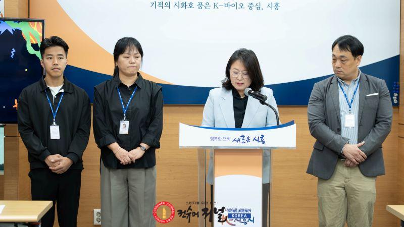 수시보도_29일 시청 브리핑룸에서 열린 언론브리핑에서 이덕희 시흥시청소년청년재단 대표이사가 제11회 시흥시 청소년 동아리 축제 계획을 밝히고 있다 (1).jpg