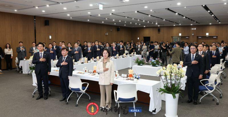 260929 남종섭 의장, ‘지방의회법 조속 제정 촉구안’ 의장협의회 제1호 안건으로 채택 (1).jpg