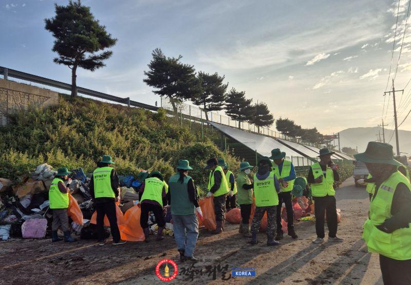 10.오가면 클린농촌단 활동 모습 (2).jpg
