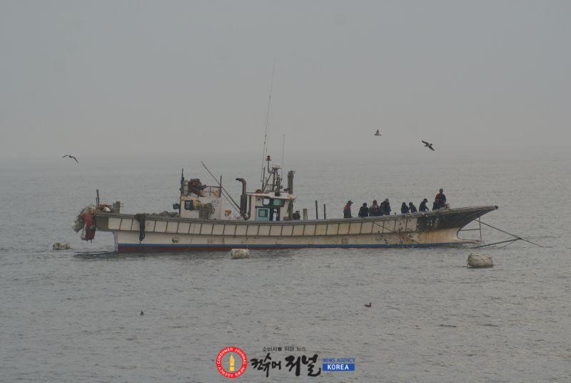3-1_(사진자료)_어선_조업_전경.jpg