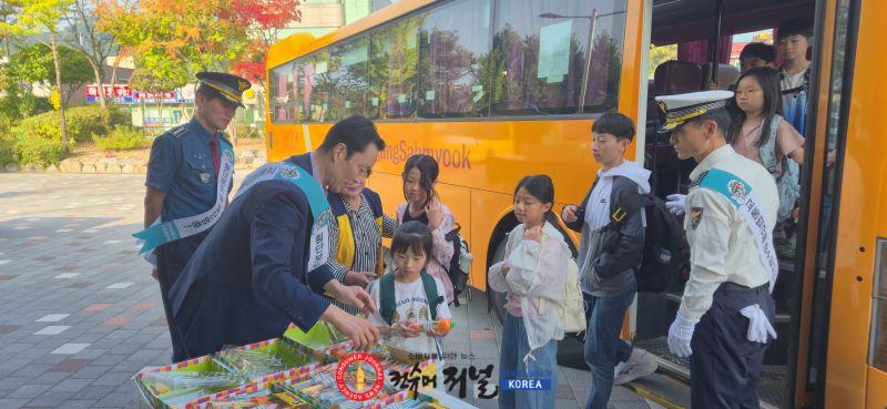 260930 연천교육지원청, 찾아가는 학교폭력예방 캠페인(사진2).jpg