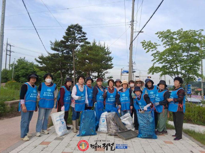4.연천군 백학면 농가주부모임, 두일·석장리 일대 환경정화활동 실시.jpg