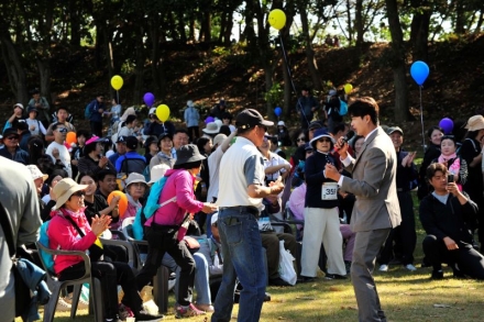 연천군 보건의료원, 한탄강 주상절리길 6㎞ 걸으며 건강 증진·화합 다져…국화축제와 연계해 즐거움 더해