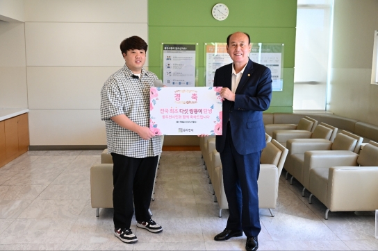 박형덕 동두천시장, 다섯 쌍둥이 아빠를 만나 축하 메시지 전달