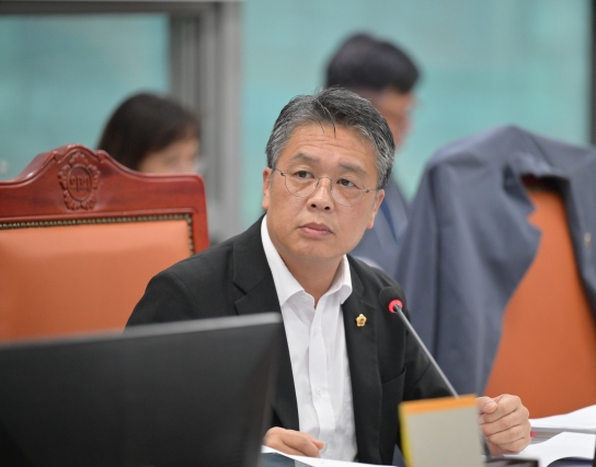 이석균 경기도의원, RE100 태양광 사업에 지역개발기금 사용 비판… “기금 목적에 맞지 않아”