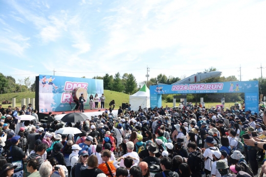 김동연 경기도지사, DMZ 평화걷기 참가 “평화의 위기를 평화의 기회로 삼자”