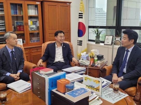 윤종영 경기도의원, 국회 입법조사처장과 경기북부특별자치도 추진 논의