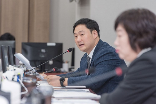 "고준호 경기도의회 의원, '김동연 지사가 노인들 벼랑 끝으로 내몰아'… 복지 불감증 심각"
