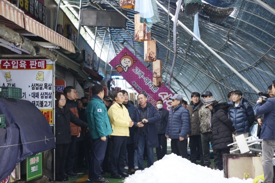 김동연 경기도지사, 의왕시 도깨비시장 붕괴 현장 찾아 복구지원 약속