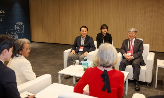 임태희 경기도교육감, 사흘레-워크 쥬드 에티오피아 전 대통령 스테파니아 지아니니 유네스코 교육사무총장보와 다자 회담 가져