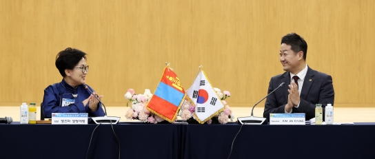 김진경 경기도의회 의장, 4일 몽골 다르항올도의회 대표단 접견 “호혜적 협력과 교류사업 발굴 노력 협의”