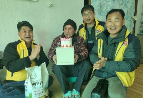 연천군 전곡읍지역사회보장협의체, 고위험 가구 일촌맺기 대상자 생일 케이크 지원