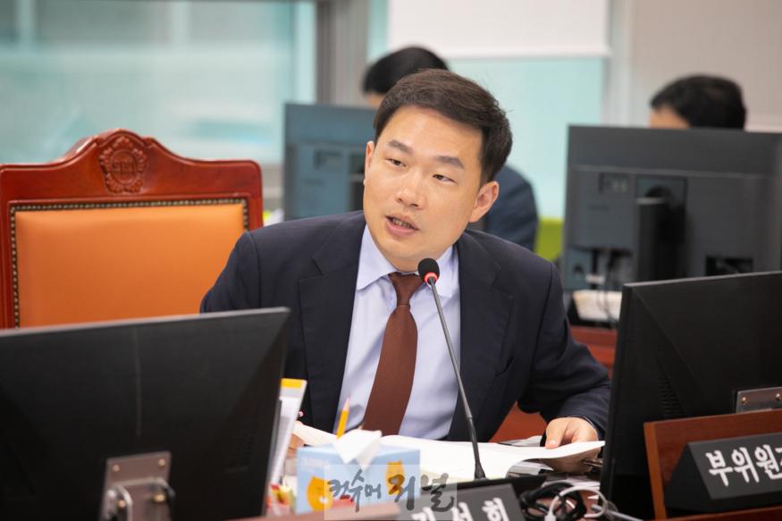 240923 이호동 의원, ‘고3 학생 순경공채 응시기회 차별 해소 촉구 건의안’ 본회의 통과.jpg