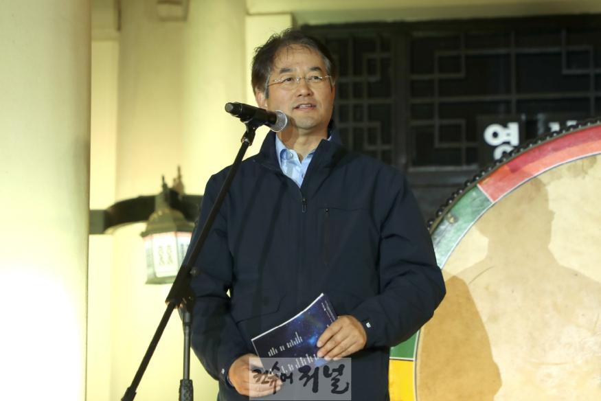 2-2. 2023 ‘행주가(街) 예술이야(夜)’ 개막 공연에 참석한 이동환 고양특례시장.jpg