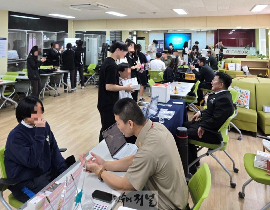 (보도사진) 20241002 인천병무지청, 문학정보고등학교로 고등학교 모집병 홍보 설명회 실시.jpg