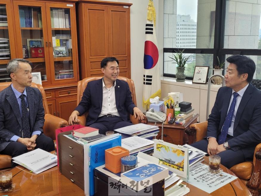 241010 윤종영 의원, 국회 입법조사처장과 경기북부특별자치도 추진 논의1.jpg