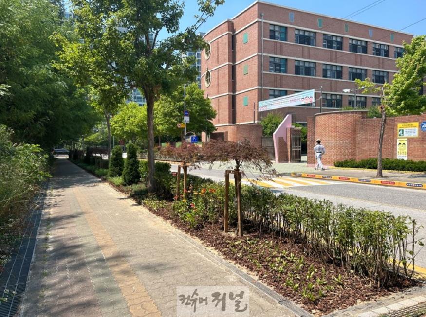 1.기획예산과(의정부 업그레이드 프로젝트 시즌2 - ⑧신곡편 -)4-효자초등학교 자녀안심그린숲 조성 사진.jpg