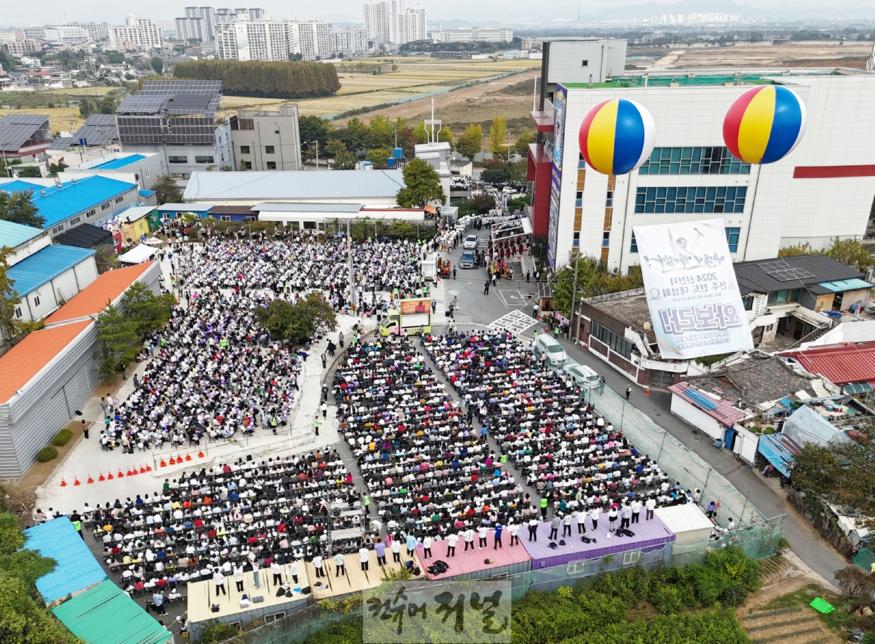 3_13일_신천지_전주교회에서_열린_신천지_전주_전도_대성회에서_이만희_총회장의_강연을_듣기_위해_모인_인파.jpg