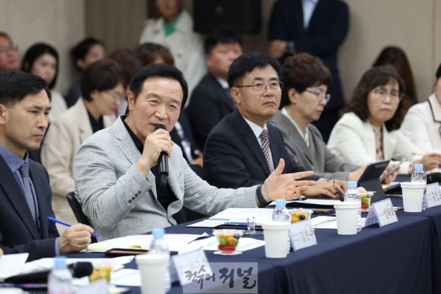 241014_임태희_교육감_경기교육은_국가가_책임지는_맞춤형_특수교육과_다문화_교육_실현(사진2).jpg