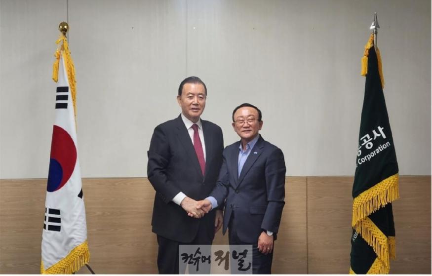 김덕현 연천군수, 홍문표 aT 사장과 연천농업 발전 논의.jpg