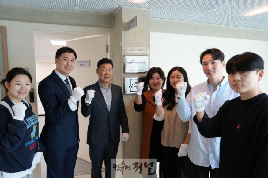 2. 파주청년창업지원센터, ‘경기도 지정형 창업혁신공간’ 으로 선정…기념 현판식 개최 (2).JPG