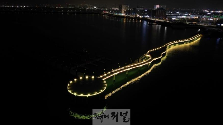 기획보도 사진1_밤의 경관브릿지. 일출부터 일몰, 야경까지 다양한 매력을 느낄 수 있다. .JPG