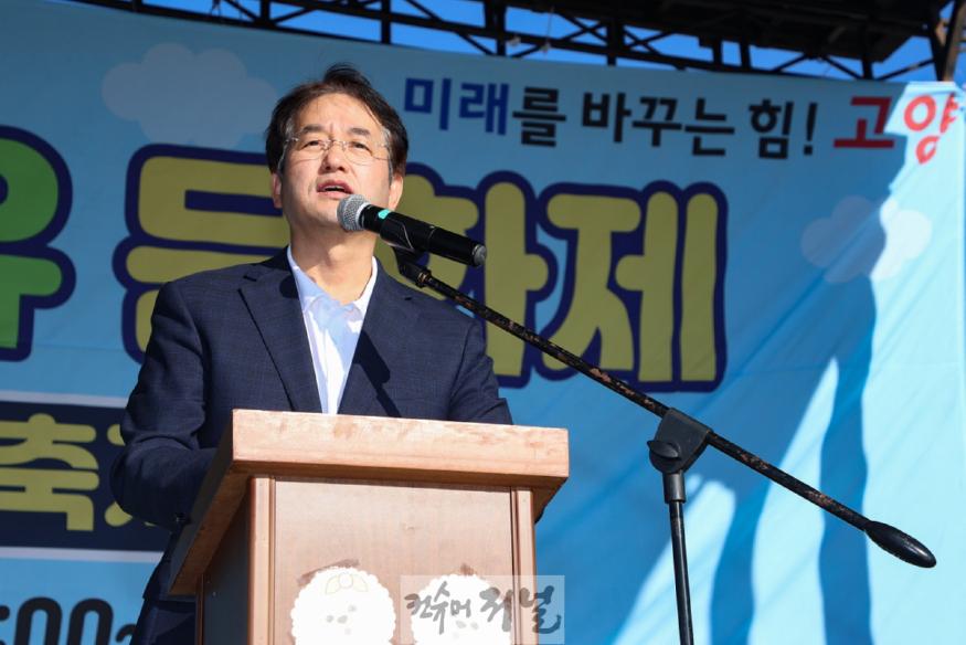 [포토]2.이동환 고양시장, ‘2024 고양 동물교감치유 문화제’ 참석 (1).jpg