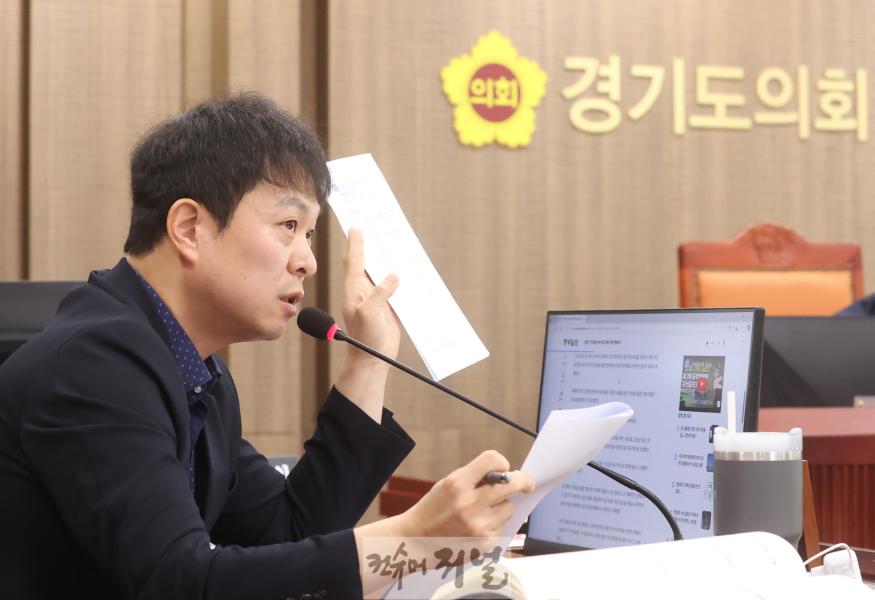241111 유영일 의원, 경기융합타운 내 미디어파사드 설치 졸속 추진 질책 (1).JPG