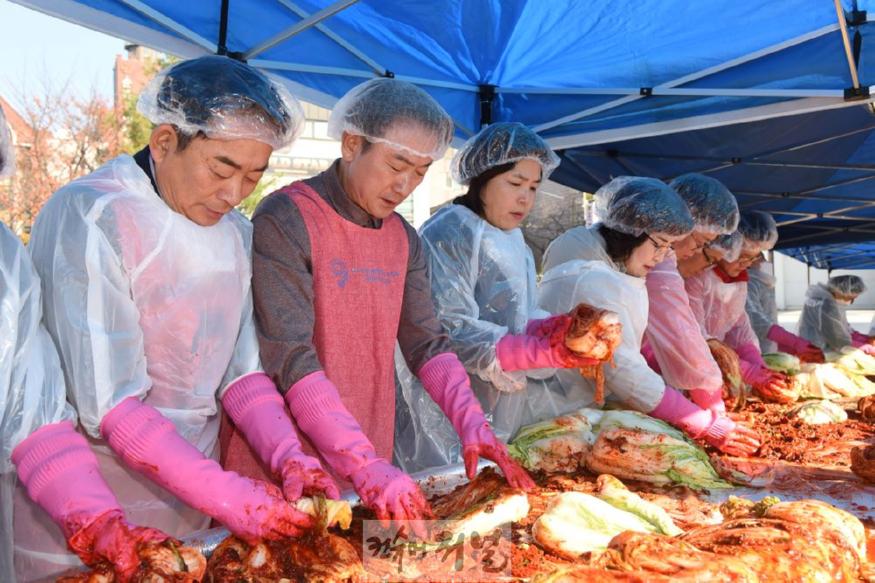 1.자치행정과(의정부시, 통일 김장 담그기 한마당 행사 성료)3.jpg