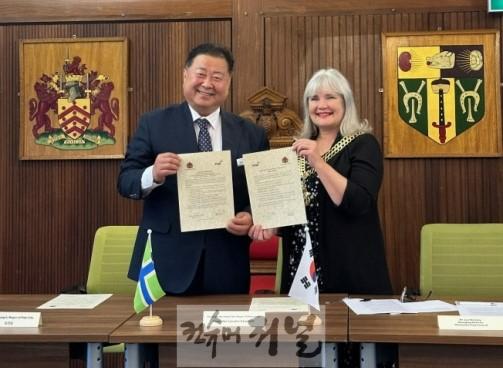 3. 파주시 대표단, 영국 글로스터시 방문.JPG