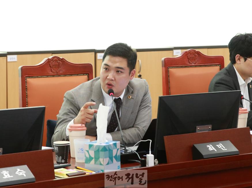 [수정]241113 최민 의원, 경기대표도서관 민간위탁에서 직영 운영 선회과정의 도민소통 부재 강력 질타.jpg