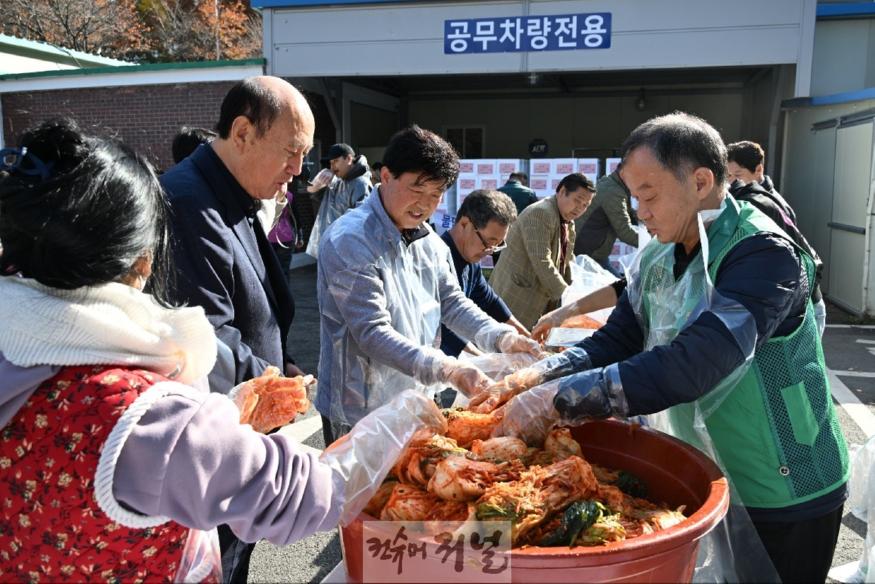 5. 동두천시 불현동 사회단체, 사랑愛 김장 나눔 700가구 전달 (2).jpg