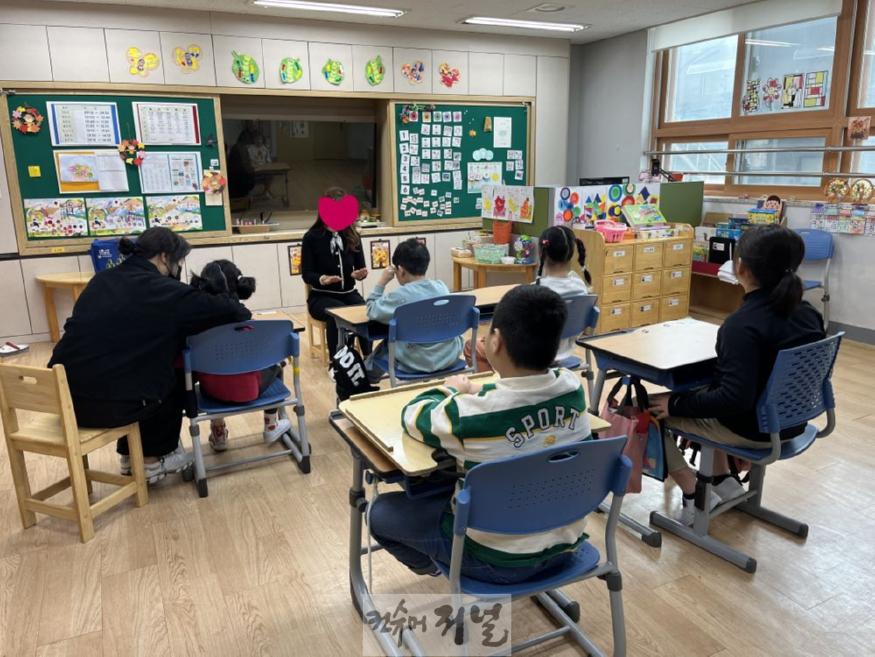 241118_경기도교육청_특수교육_협력강사_제도_특수교육대상학생의_학습_참여와_통합교육에_기여(사진1).jpg