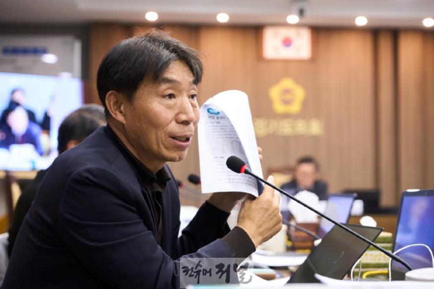 241118 이홍근 의원, 토지보상 현황도 버스업체 지원근거도 파악 못하는 경기도...줄줄이 새는 혈세 지적.jpg