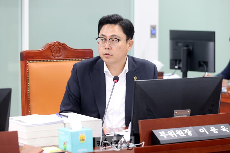 241122 이용욱 의원, “혈세 새는 외국어홈페이지 운영, 예산 삭감 불가피”.jpg