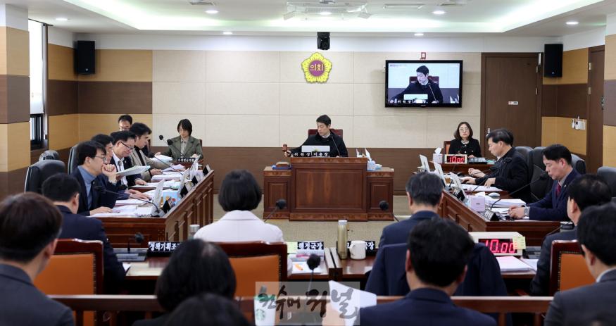 241122_제299회_인천광역시의회_제2차_정례회_제1차_교육위원회_101315730.jpg
