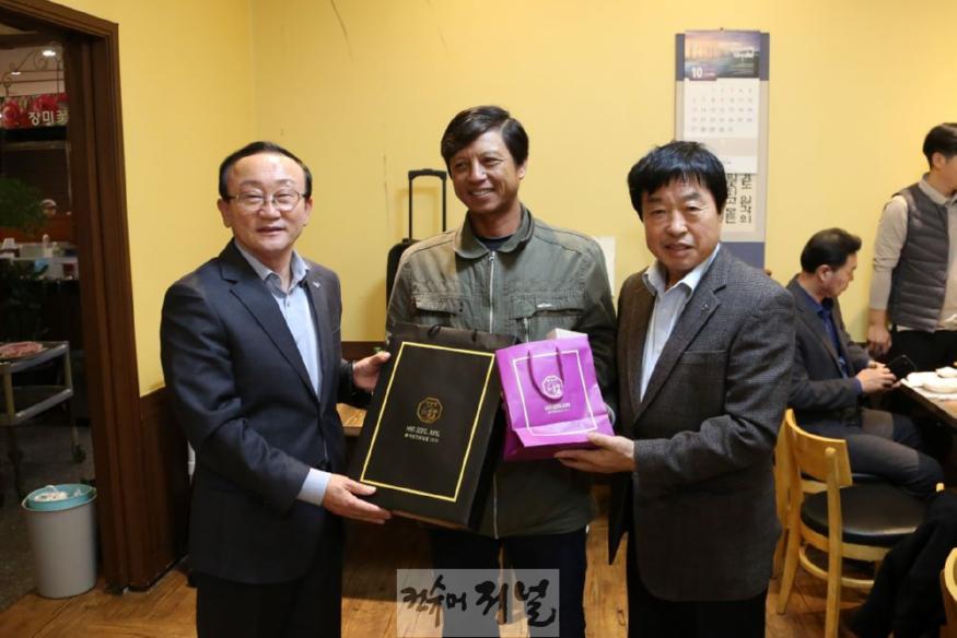 연천군·전곡농협, 공공형 계절근로자 환송 및 격려.jpg