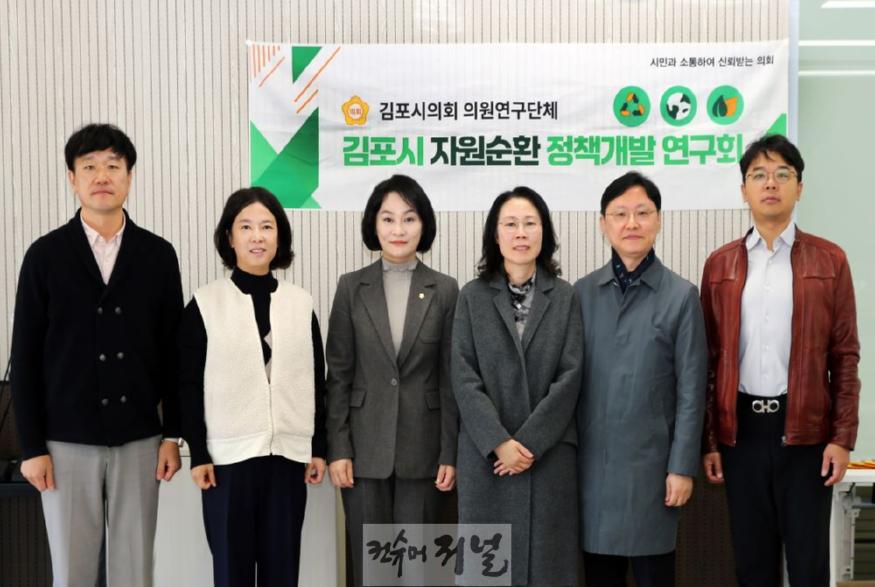 01 기념촬영을 진행중인 연구회.jpg