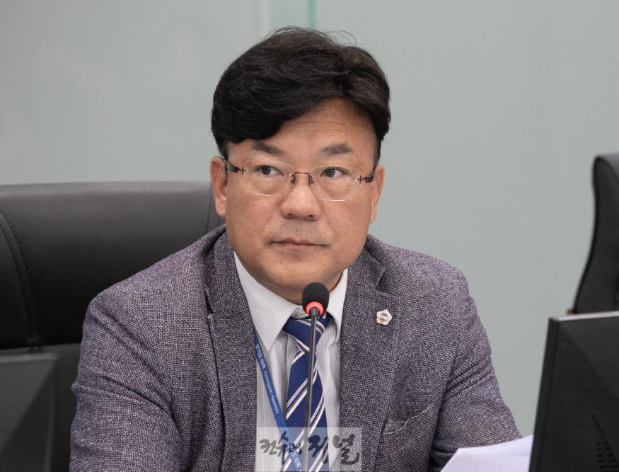 [사진] 최만식 의원_본예산안 심사(복지국1).jpg