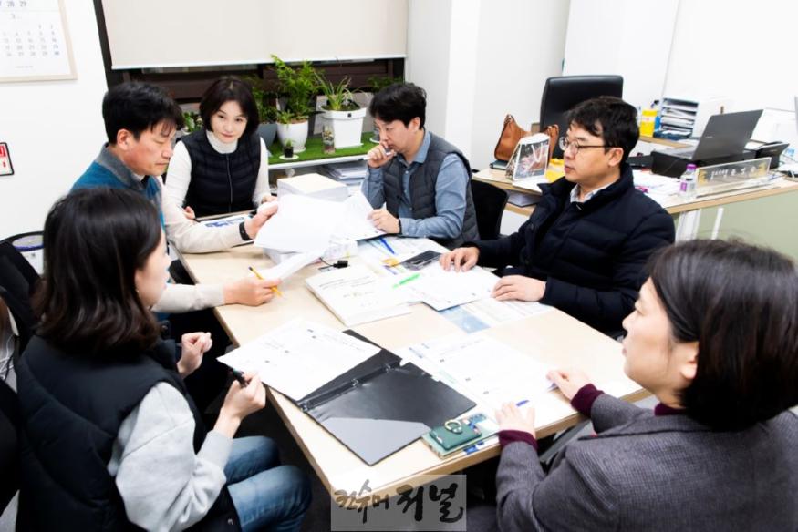 01 회의 중인 연구회.JPG