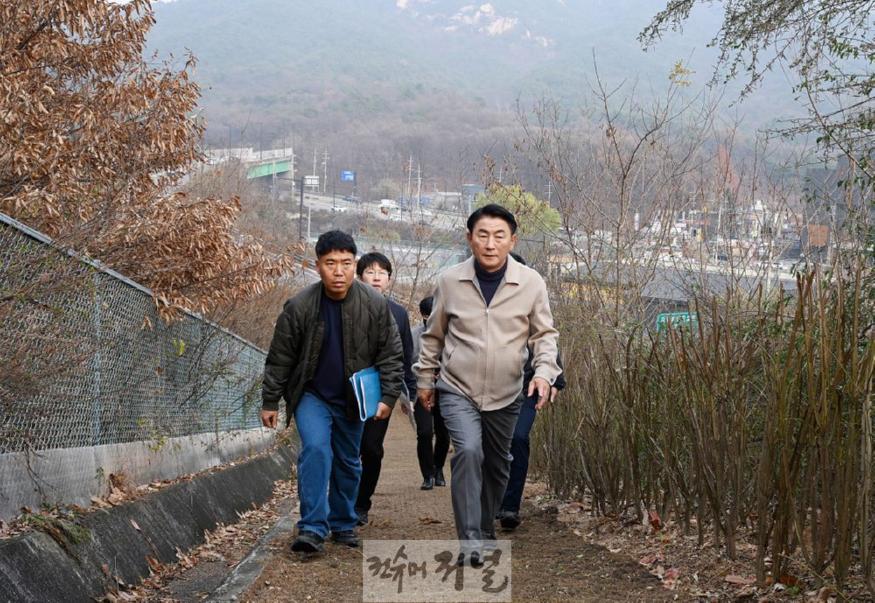 2.녹지산림과(의정부시, 장암숲 늘품길 현장 점검으로 장암수목원 조성에 역량 집중)1.JPG