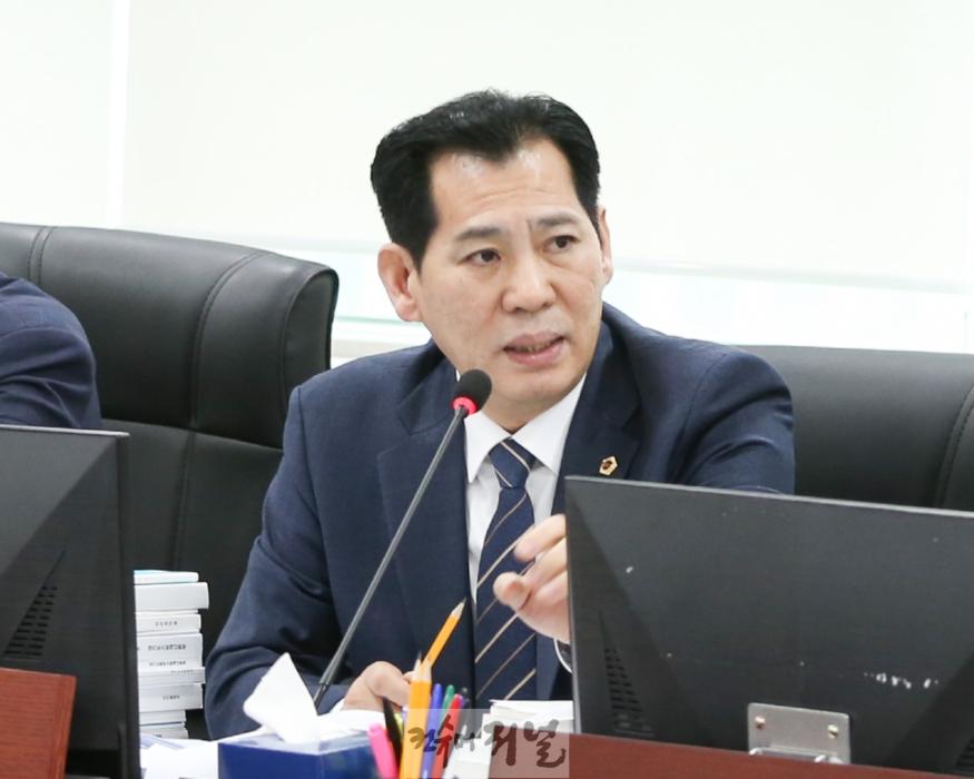 241205 이영봉 의원, 경기도 ‘주거복지기금’ 고갈 문제 지적 및 개선 촉구.jpg