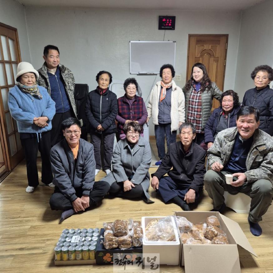 왕징면지역사회보장협의체 왕징면 경로당에 시루떡 나눔.jpg