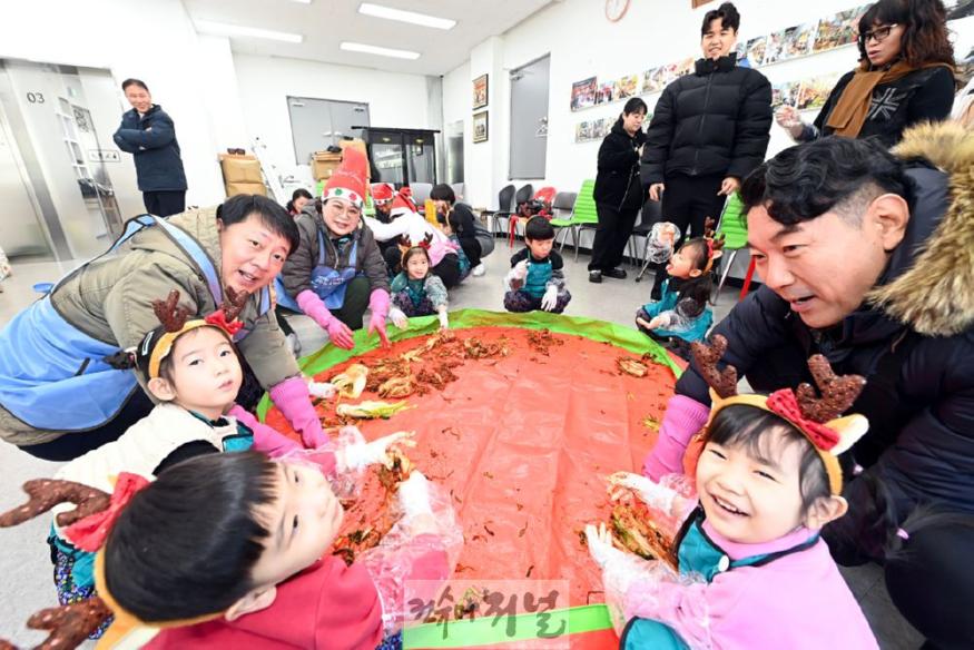 3. 부평구, 부평종합시장‘김장나눔축제’성료.JPG
