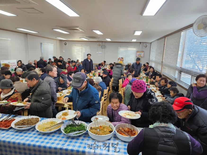백학면 새마을부녀회, ‘어르신 점심 대접’ 행사 진행.jpeg