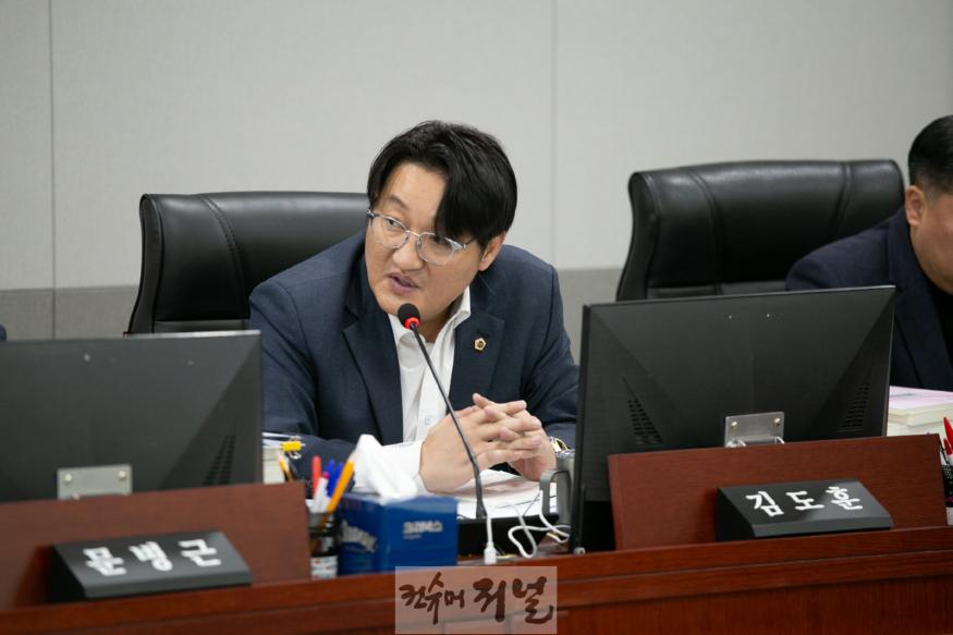 241211 김도훈 의원, 인방 보수 등 학교시설 안전 개선 및 정보화사업 예산 문제 지적.jpg