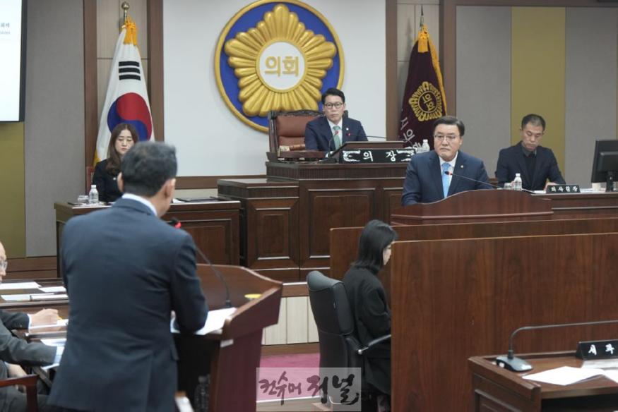 241213_1_제183회 포천시의회 정례회 제2차 본회의-6.jpg