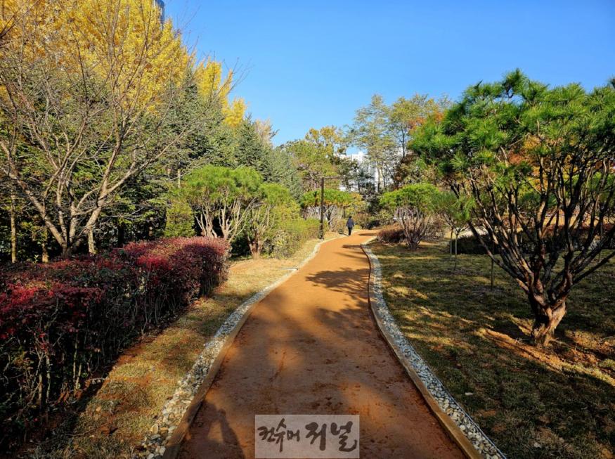 1-4. 탄현공원 자연 흙길 및 산책로.jpg