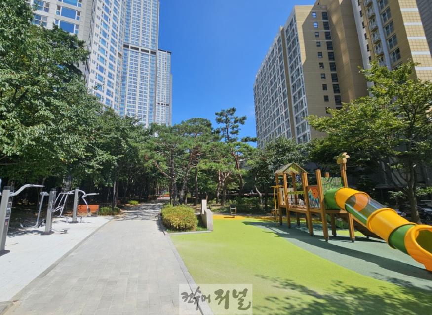 1-7. 숯고개향나무어린이공원 환경개선.jpg