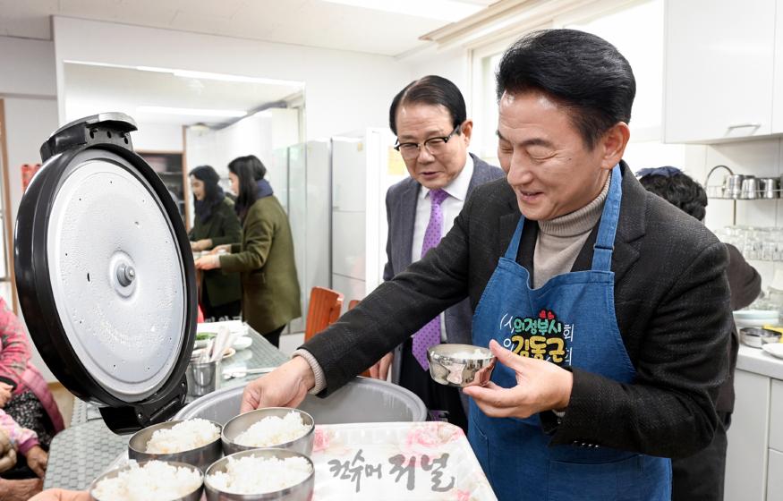 4.노인복지과(의정부시, 금오2차신도브래뉴업 경로당 방문하여 소통의 시간 가져)1.JPG